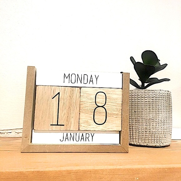 Office Envy Wooden Block Calendar - Picture 1 of 8